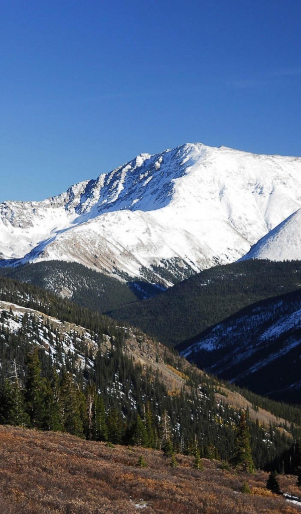 Белые горы на горизонте