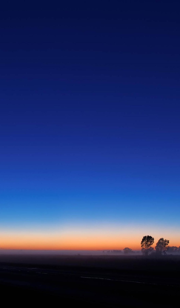 Восход солнца на горизонте