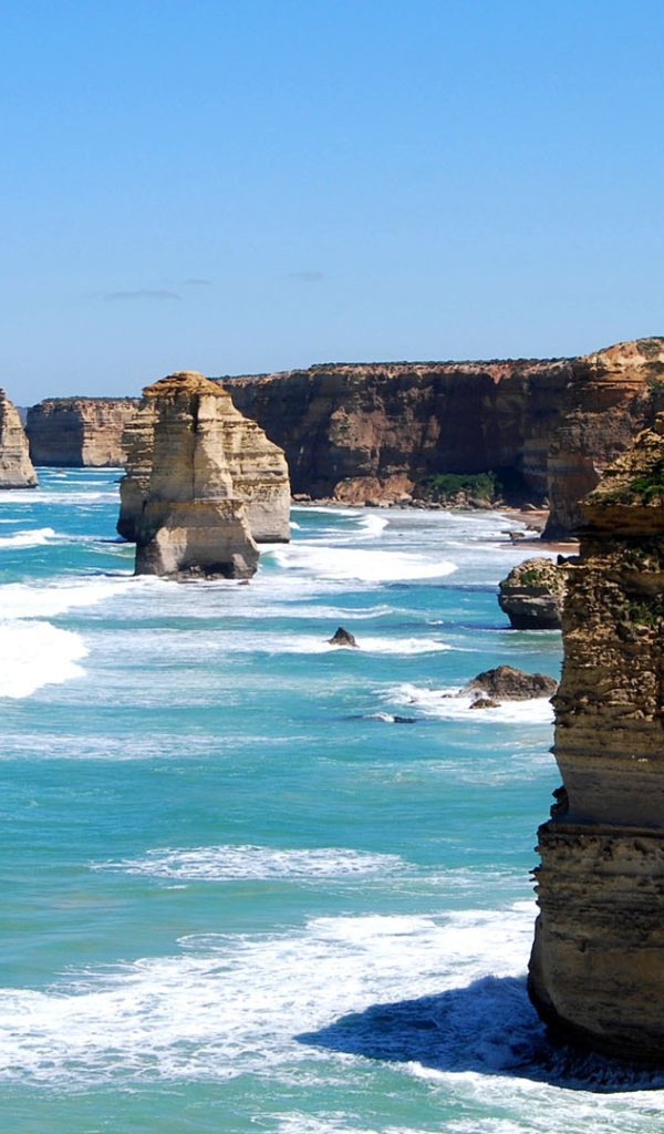 Каменные столбы на пляже Австралии