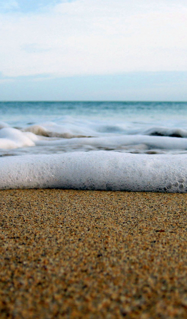 Пена волн на пляже
