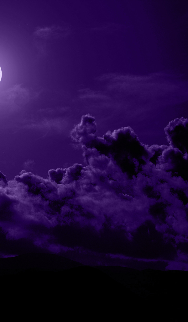 Луна на фиолетовом небе
