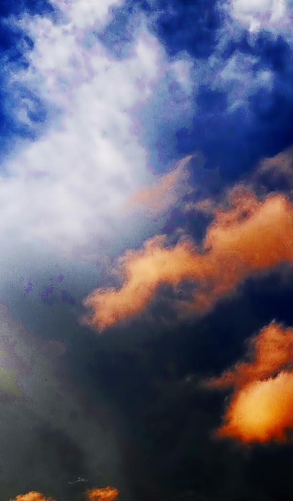 Белые и желтые облака