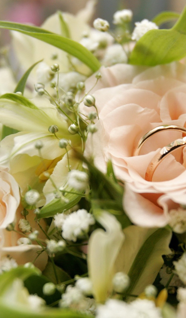 Свадебный букет с кольцами