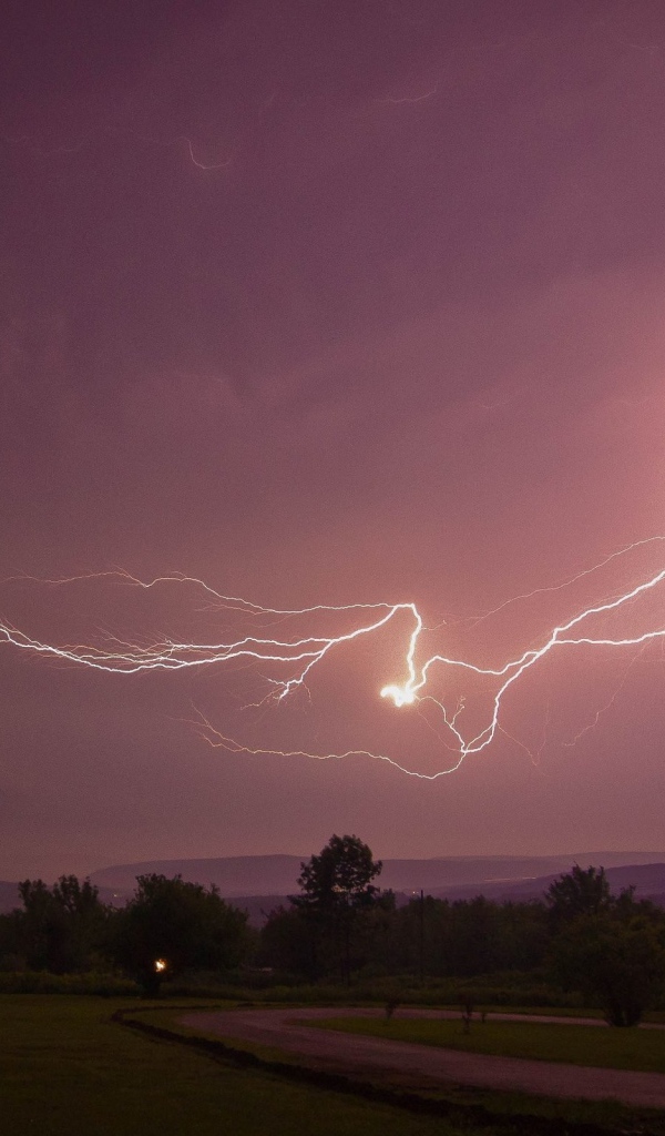 Молния над паркам