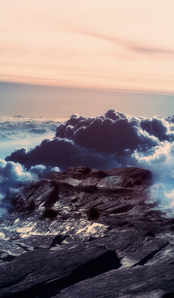 Горный пейзаж выше облаков