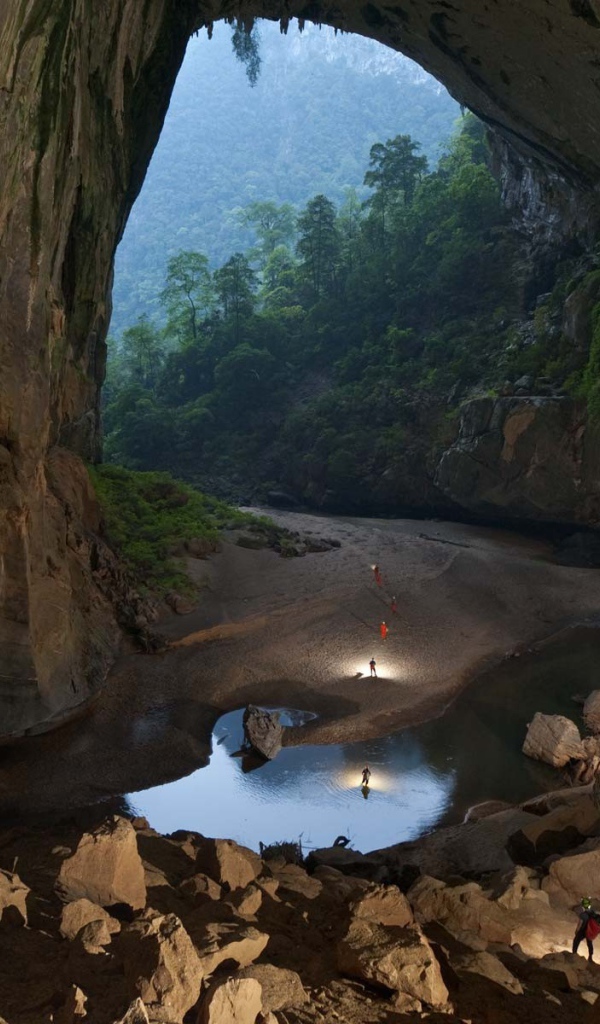 Очень большая пещера