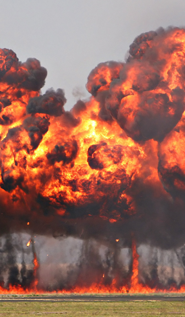 Взрыв напалмовых бомб