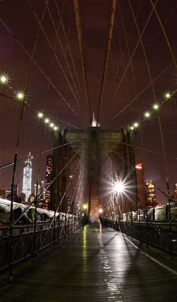 Подвесной мост с огнями