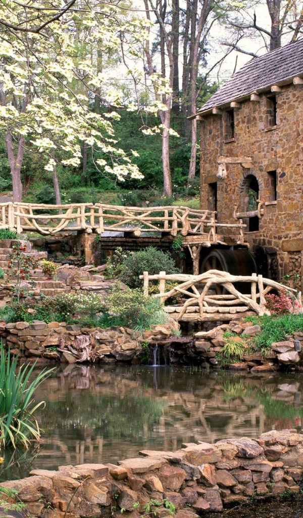 Старинная водяная мельница