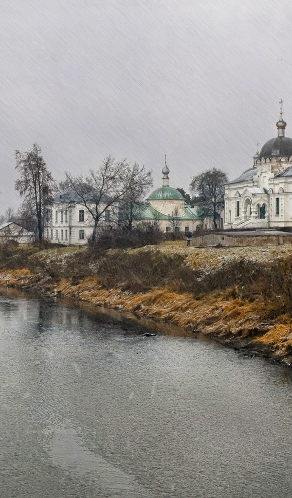 Церковь на берегу реки