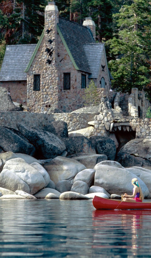 Озеро Тахое с лодкой