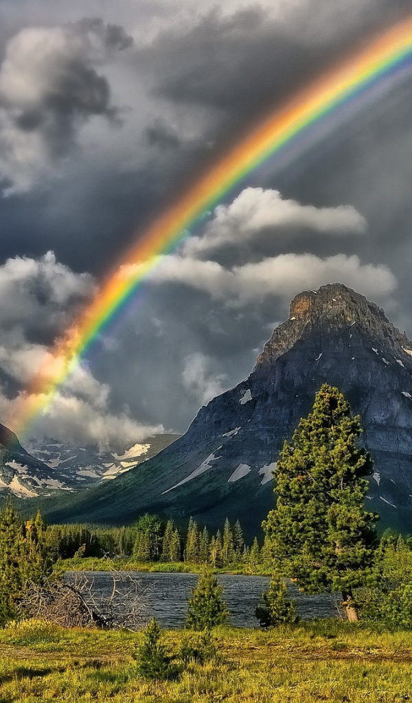 Радуга над горным озером