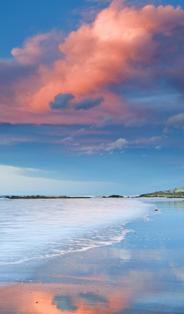 Красивые облака  над морем