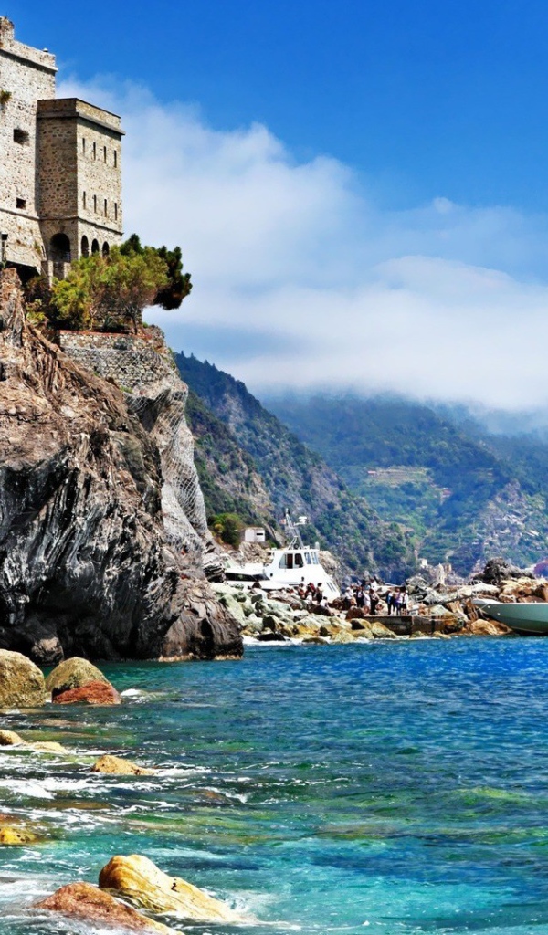 Старинная крепость