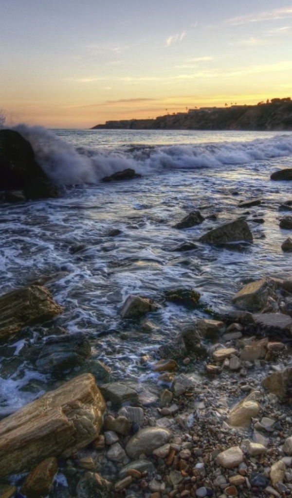 Каменистый берег моря