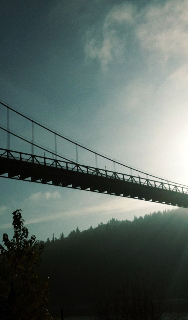 Закат у подвесного моста