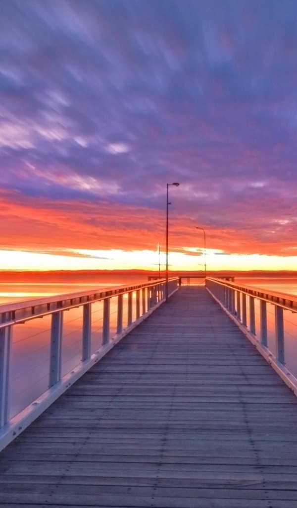 Закат над причалом