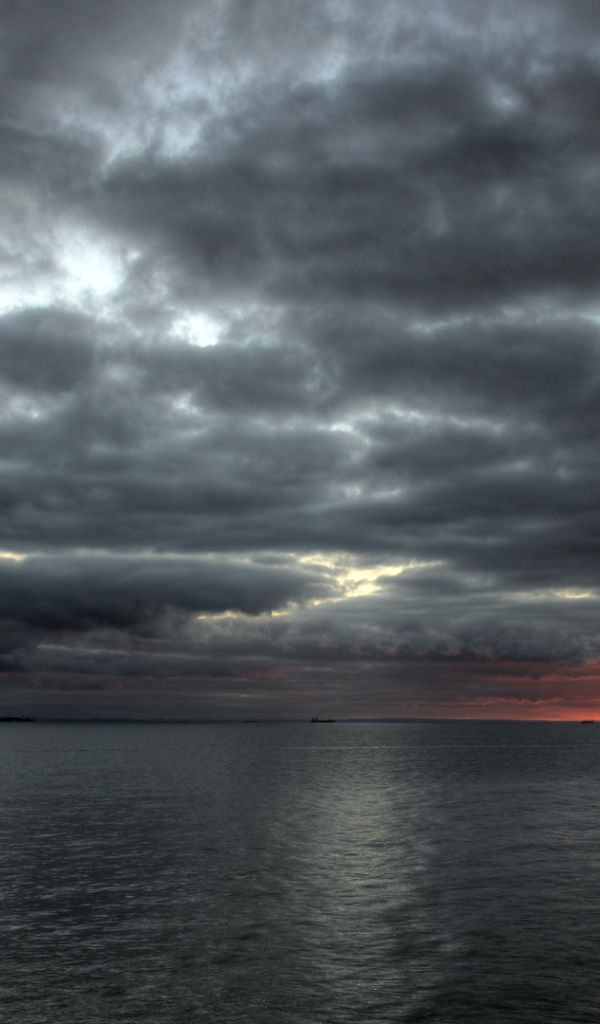 Лучи солнца на облачном небе