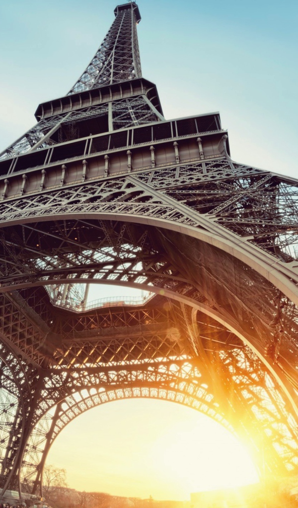 Закат под эйфелевой башней