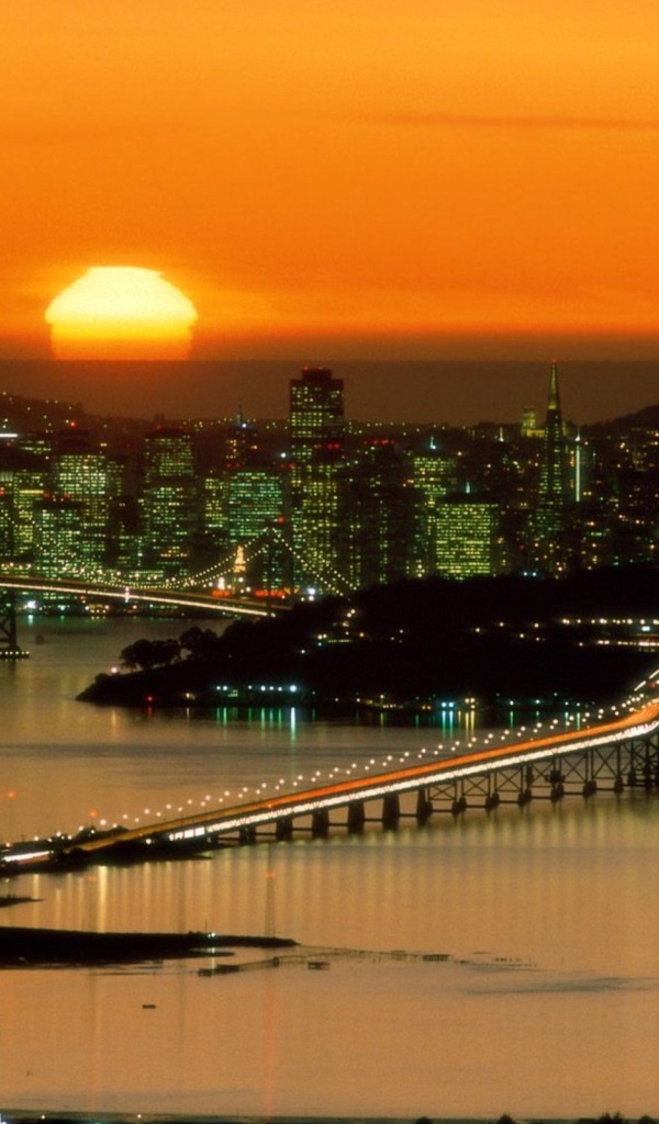 закат над мегаполисом