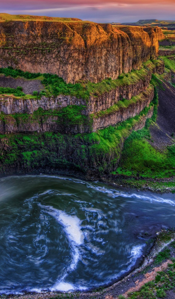 Водопад в Америке