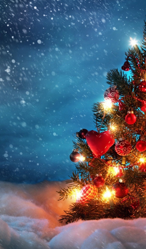 Шарики на елке в Новый Год