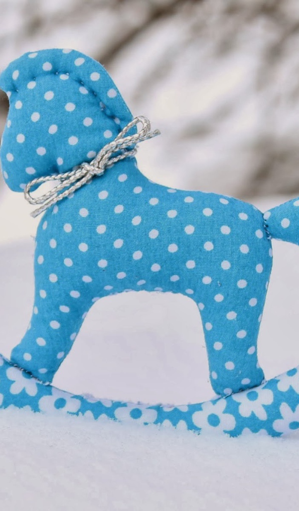 Синяя лошадь 2014