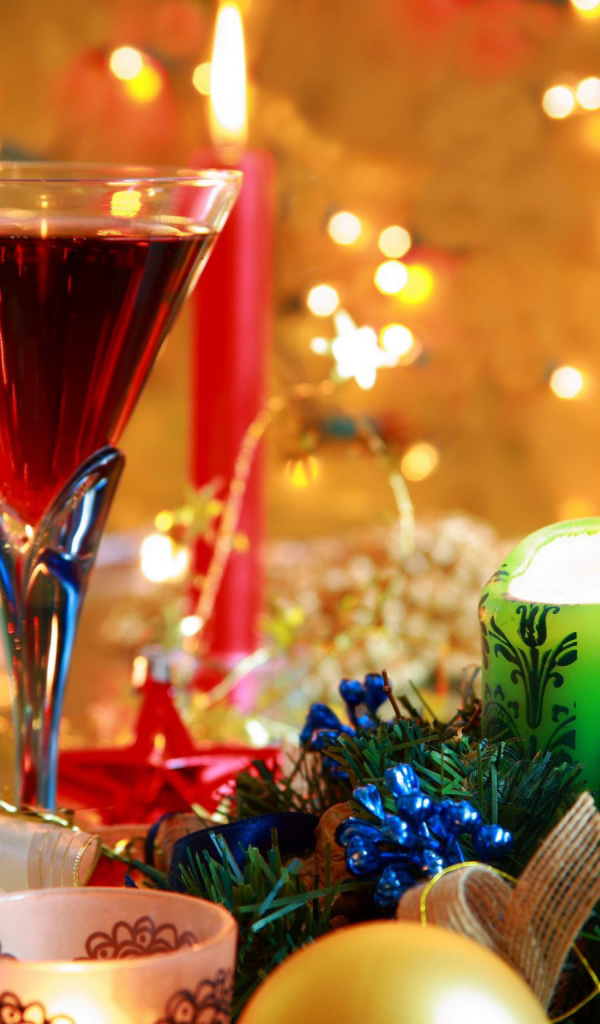 Праздничный стол и свеча