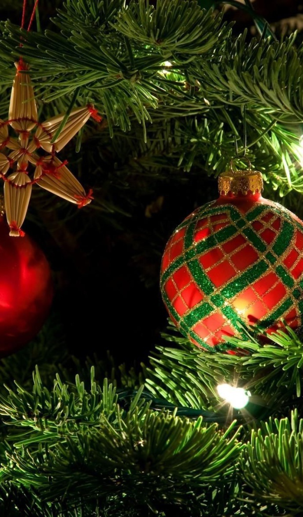 Елочные игрушки из стекла