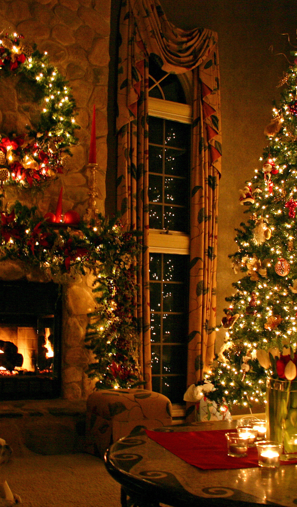 Нарядная новогодняя елочка 