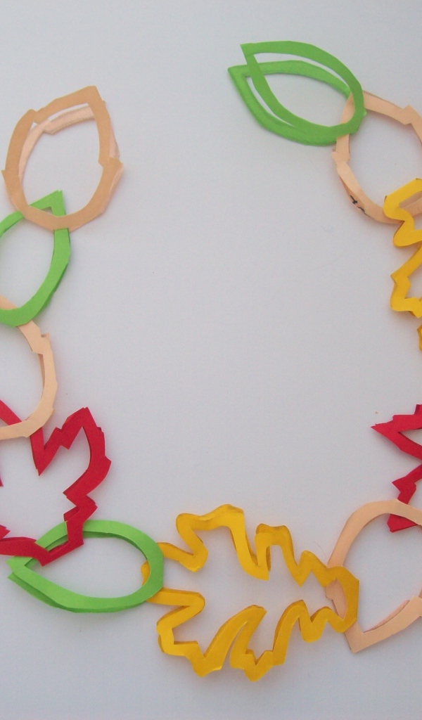 Гирлянда из осенних листьев