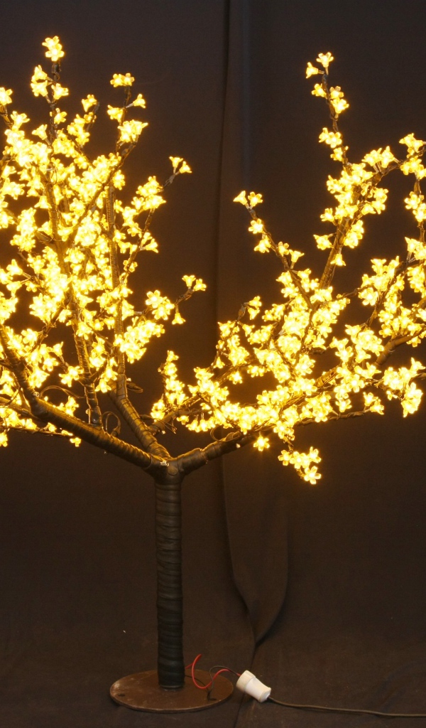 Гирлянды на деревья