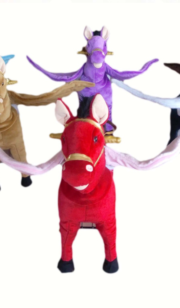 Лошади игрушечные