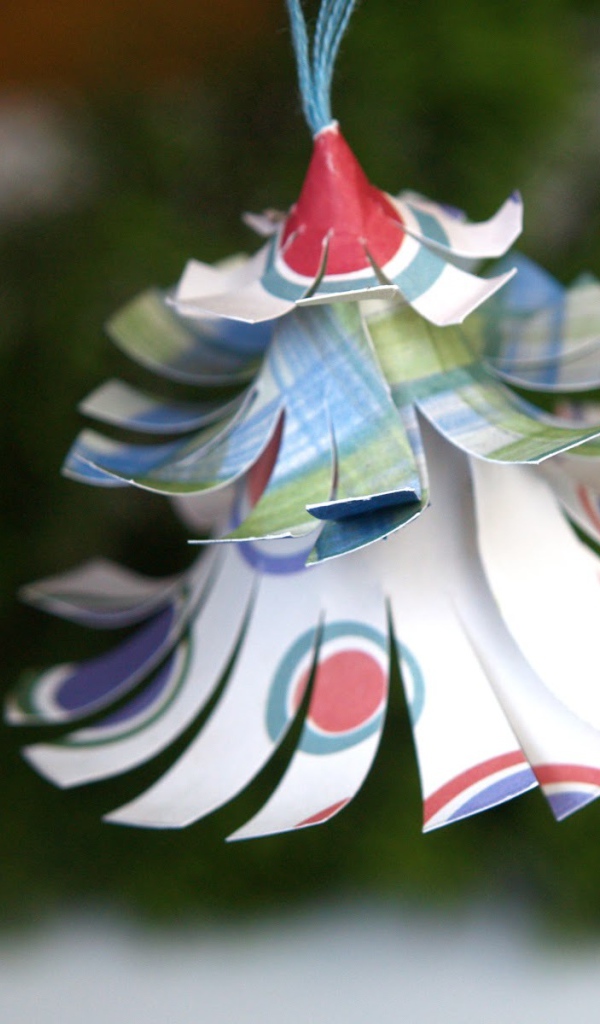 Маленькая Новогодняя елка из бумаги