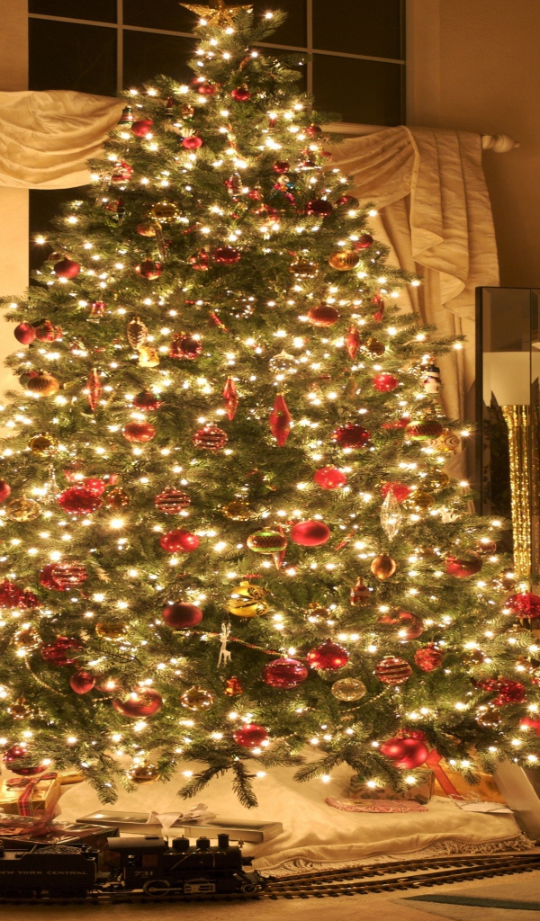 Новогодняя елка в уютном доме 2014