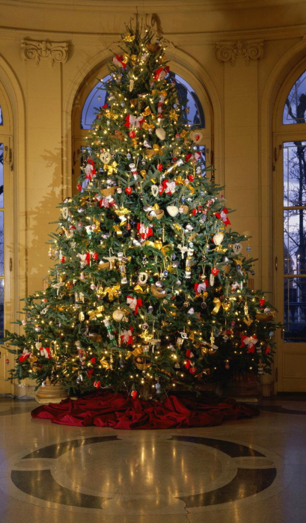 Новогодняя елка в президентском дворце