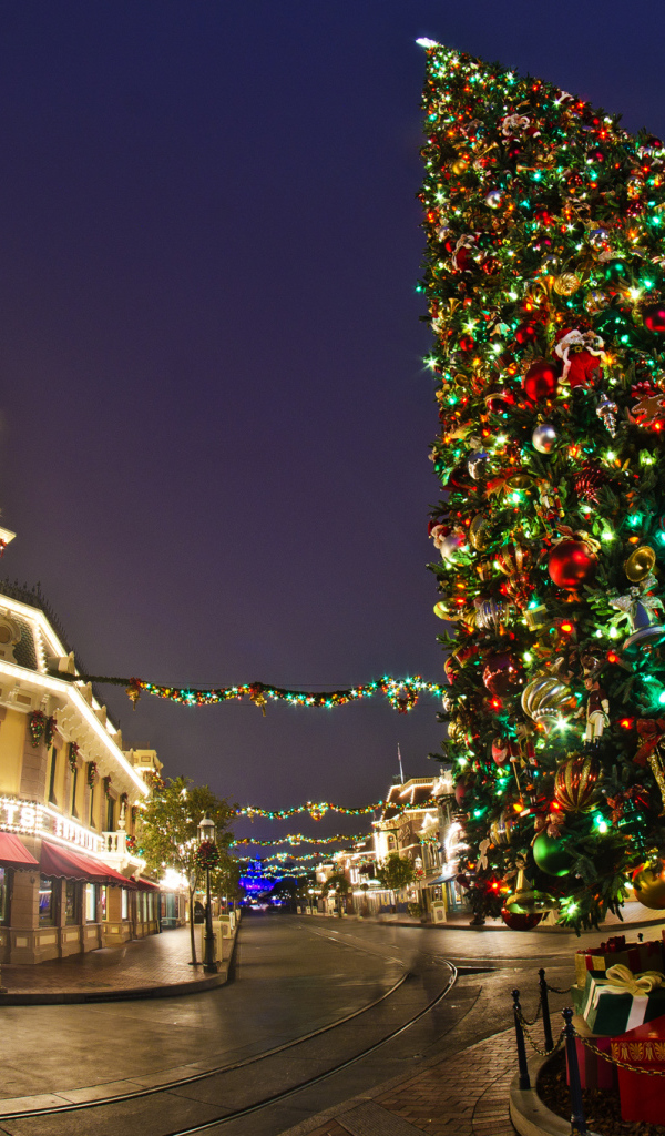 Интересная новогодняя елка