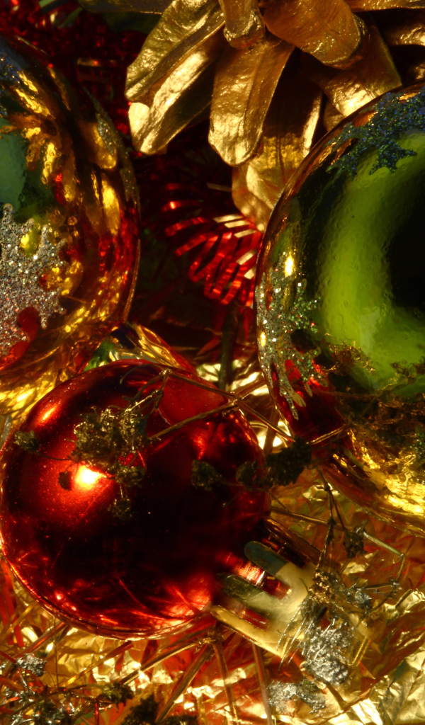 Сияющие ёлочные игрушки