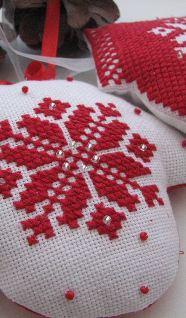 Первые елочные игрушки