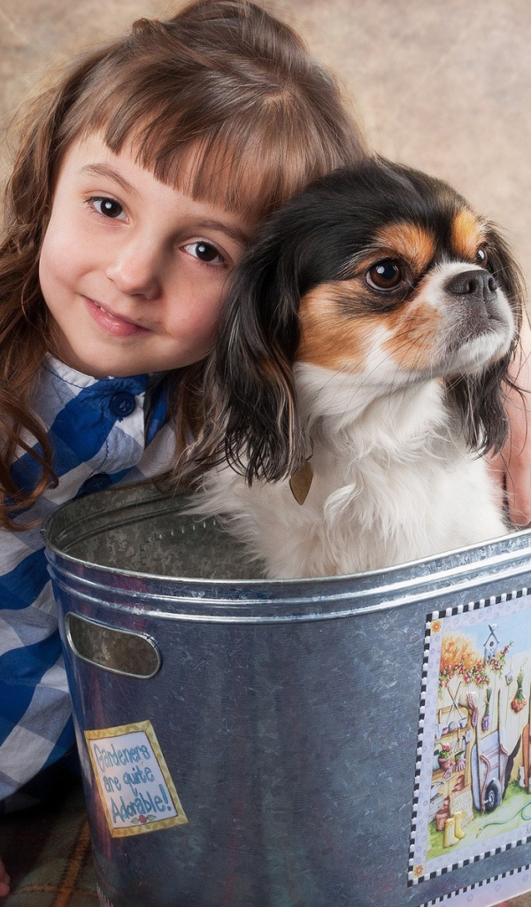 Девочка с подарком