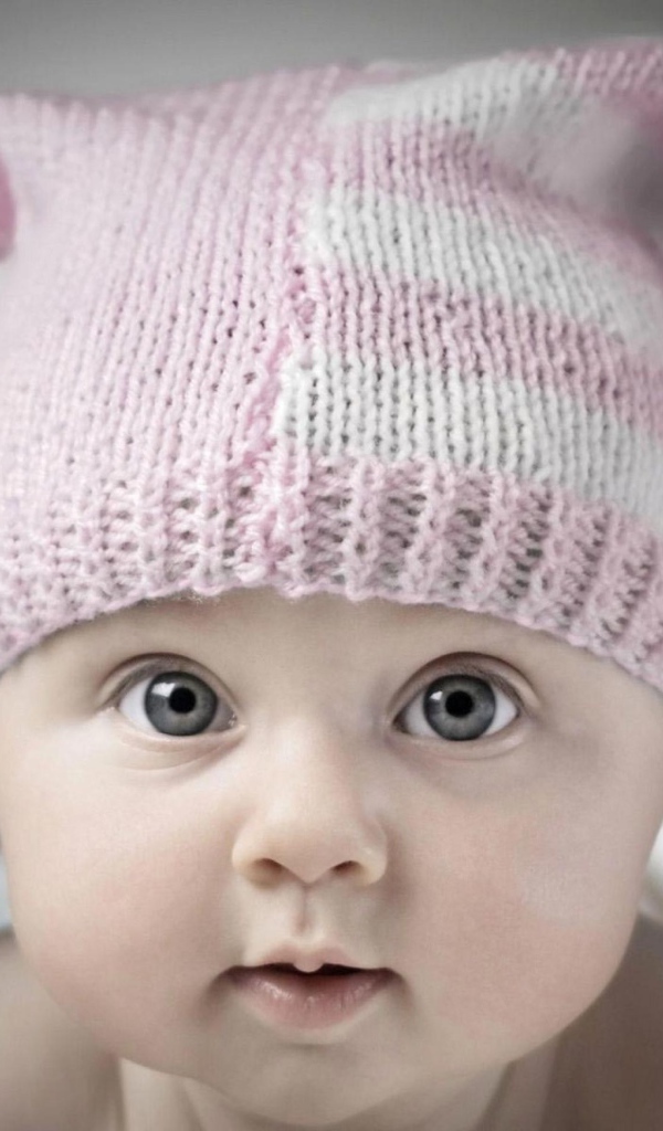 Ребенок в шапочке