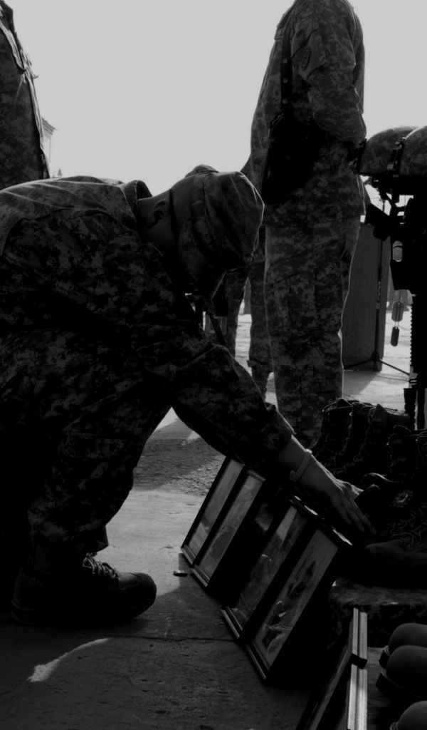 Вспоминают погибших воинов