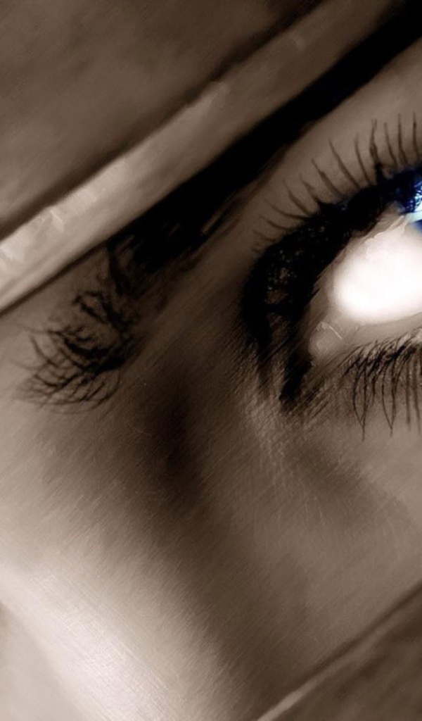 Черные брови и синие глаза