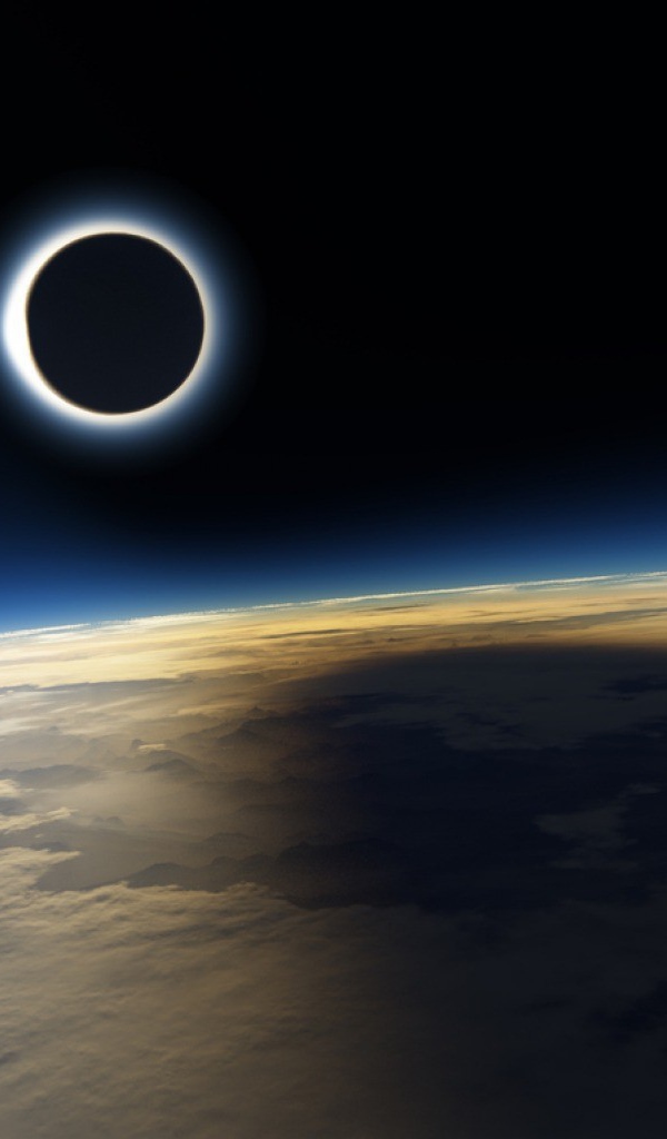 Солнечное затмение из космоса