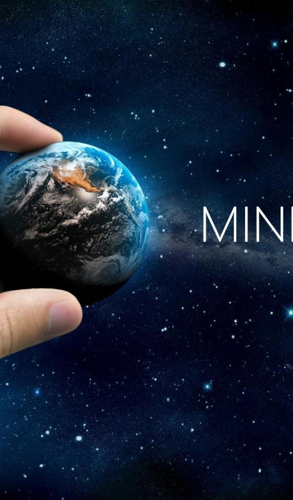 Земля в руке человека