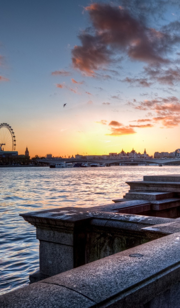 Телефонная будка в Лондоне