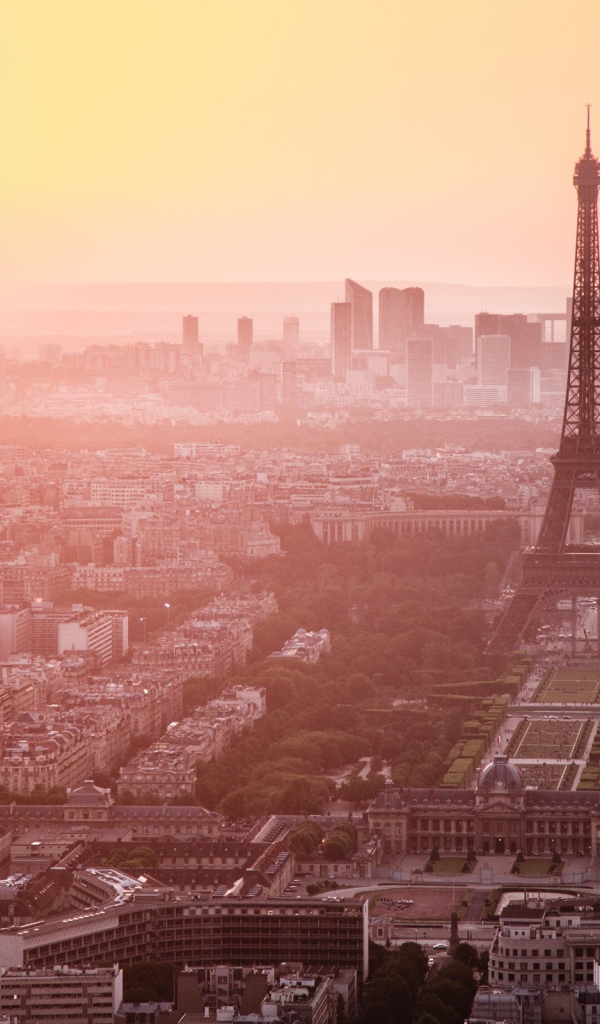 Эйфелева башня на закате