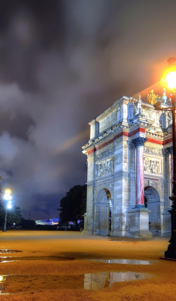 Фонарь в Париже