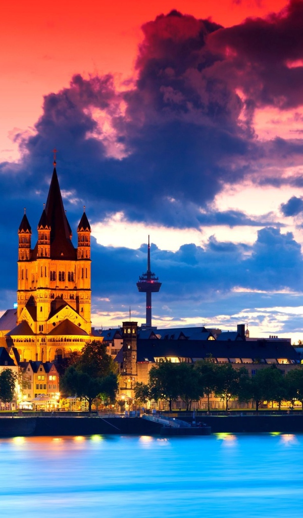 Кельнский собор в сумраке