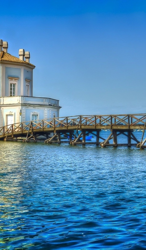 Дом на воде в Италии